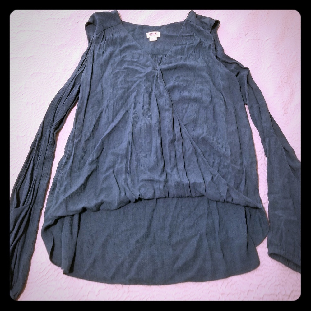 Long, open sleeve turquoise top